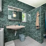 Vakantiehuis 3 Bedroom In Kacana Gajana
