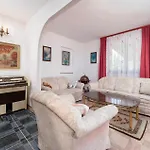 3 Bedroom In Kacana Vakantiehuis Gajana