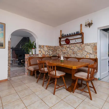 3 Bedroom In Kacana Gajana