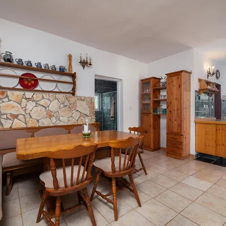 3 Bedroom In Kacana Vakantiehuis Gajana